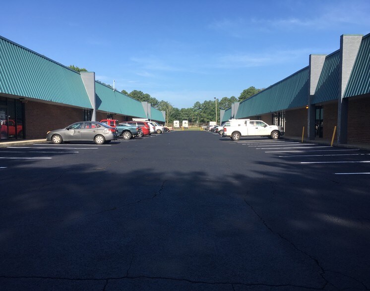 More Photos Of 3902-3916 Shirley Dr SW, Atlanta Unknown For Lease