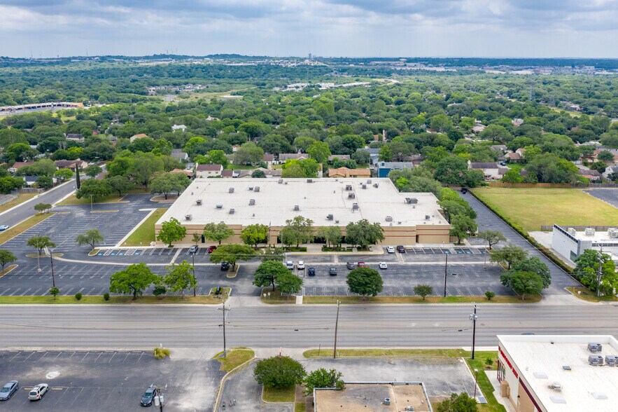 More Photos Of 13526 Nacogdoches Rd, San Antonio Flex For Lease