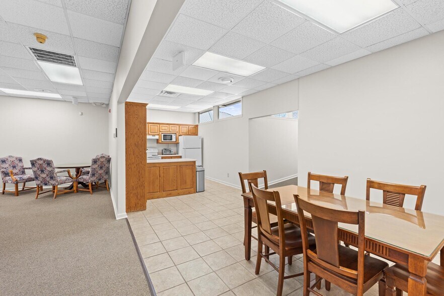 More Photos Of 1016 Everee Inn Rd, Griffin Business Park For Sale