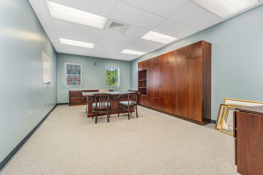 More Photos Of 320 S Main St, Phillipsburg Medical For Lease