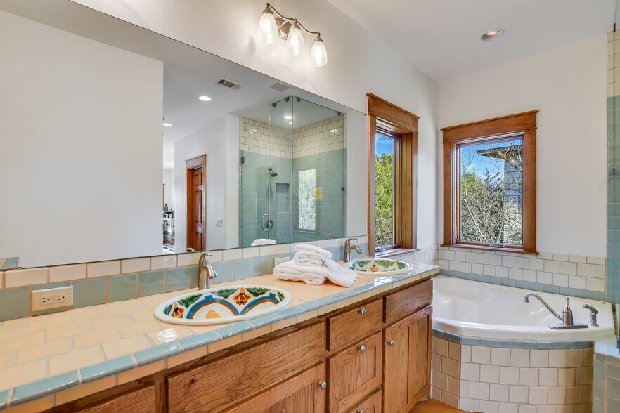 More Photos Of 610 Crystal Creek Dr, Austin Specialty For Sale