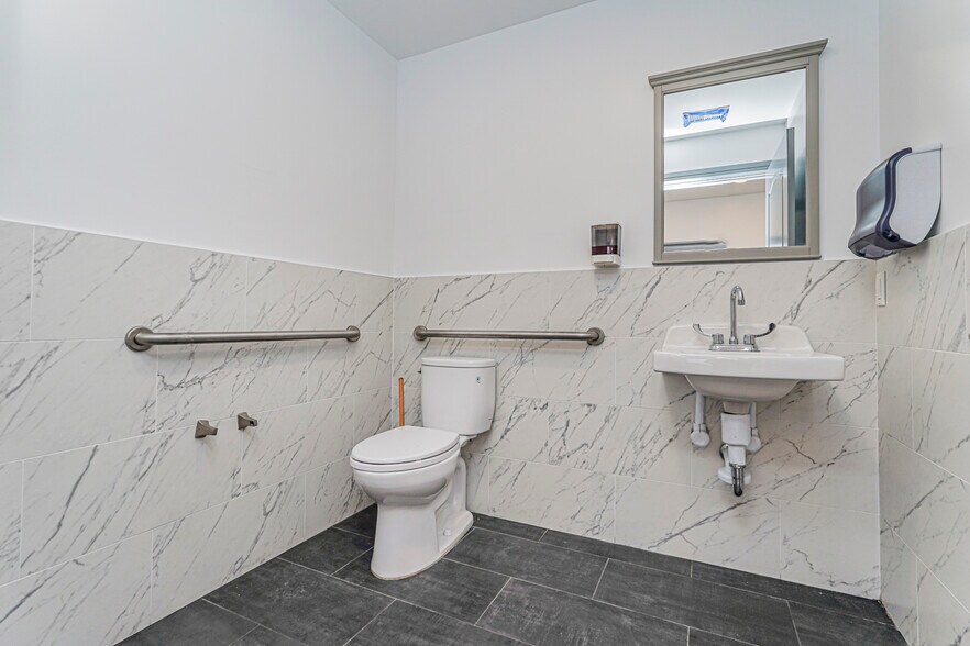 More Photos Of 271 Walker St, Staten Island General Retail For Sale