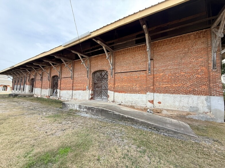 More Photos Of 300 S Randolph Ave, Eufaula Industrial For Sale