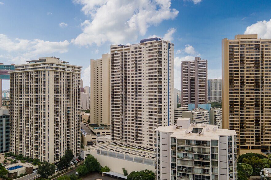 More Photos Of 400 Hobron Ln, Honolulu Apartments For Sale