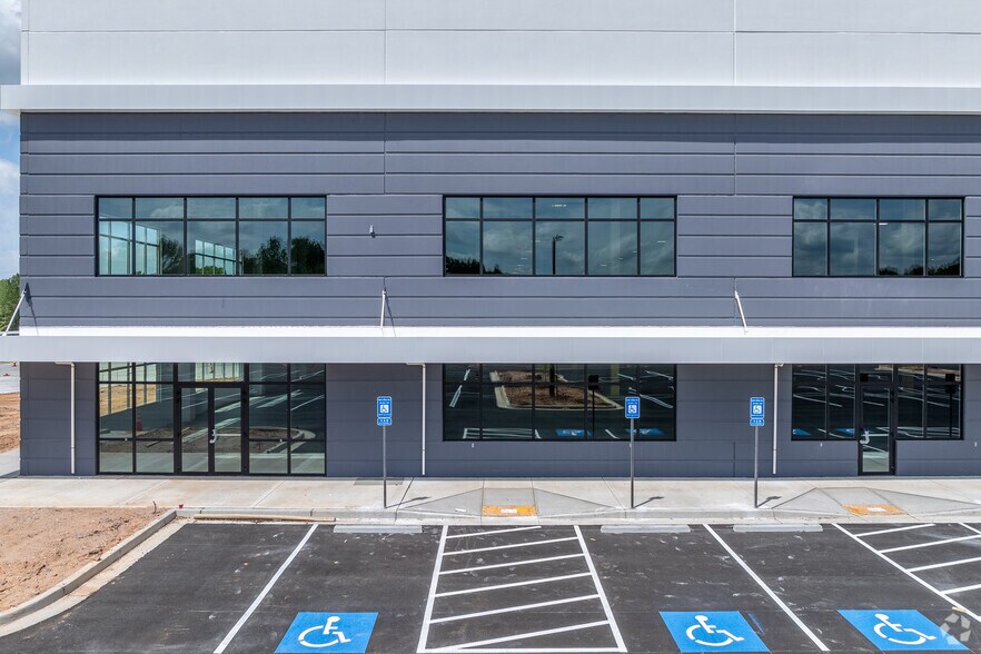 More Photos Of 1365 E Hightower Trl, Social Circle Unknown For Lease