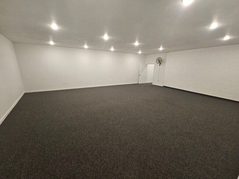 More Photos Of 5833 NE Portland Hwy, Portland Flex For Sale