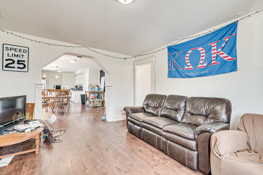 More Photos Of 173 Hamilton St, New Brunswick Specialty For Sale