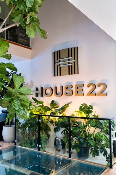 More Photos Of 22 E Elm St, Chicago Storefront Retail Office For Sale