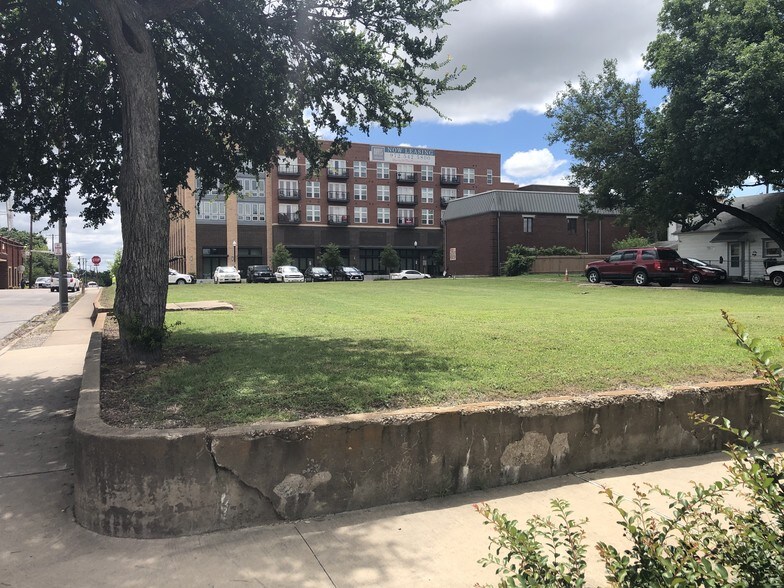 More Photos Of SWC Davis St & S. Tennessee St, McKinney Land For Lease