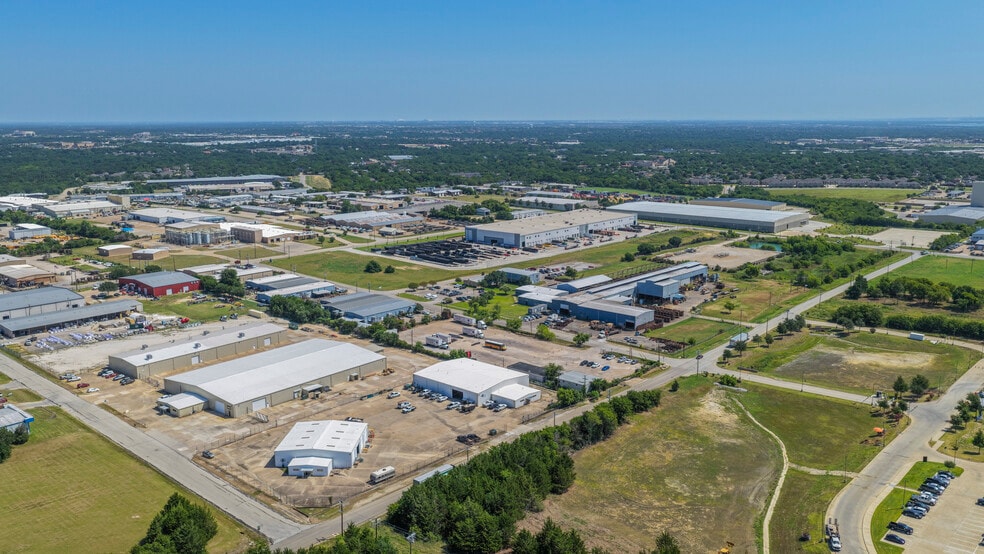 More Photos Of 950 Trinity Dr, Mansfield Flex For Lease
