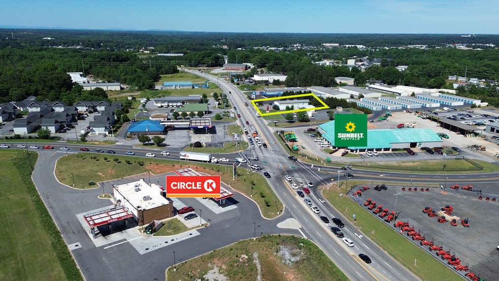 Primary Photo Of 1706 Pearman Dairy Rd, Anderson Service Station For Lease