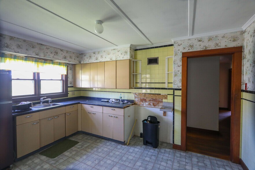 More Photos Of 1499 S State St, North Adams Distribution For Sale