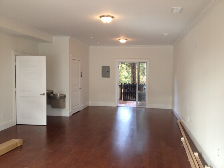 More Photos Of 708 S Shelmore Blvd, Mount Pleasant Storefront Retail Residential For Lease
