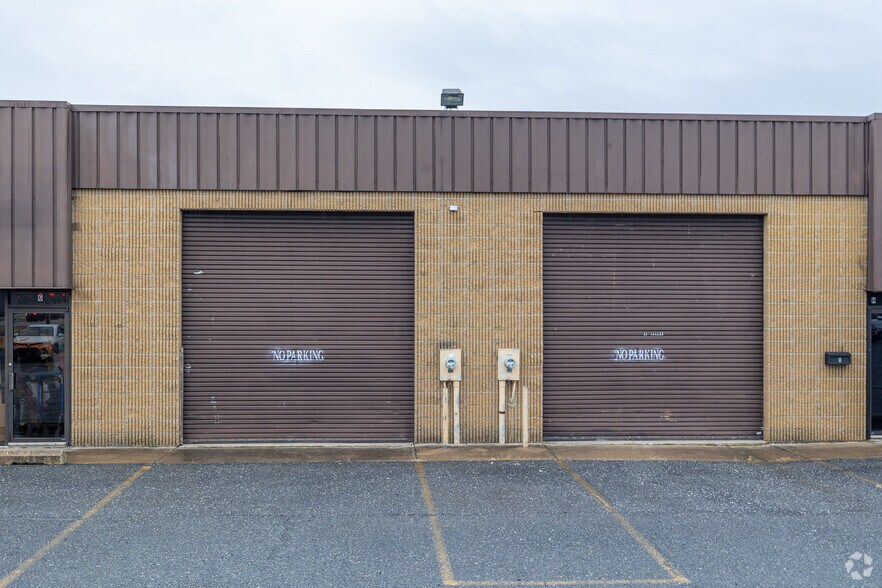 More Photos Of 1113 North Point Rd, Dundalk Flex For Lease