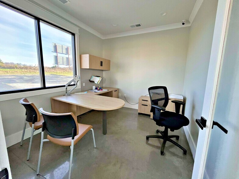 More Photos Of 1391 Murrays Chapel Rd, Sweetwater Showroom For Sale