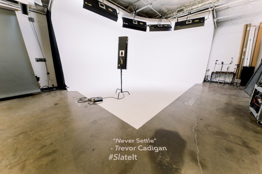 More Photos Of 2403 Farrington St, Dallas Office For Lease