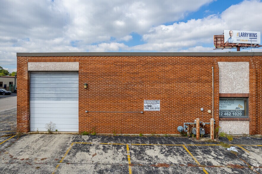 More Photos Of 740-742 N Princeton Ave, Villa Park Warehouse For Lease