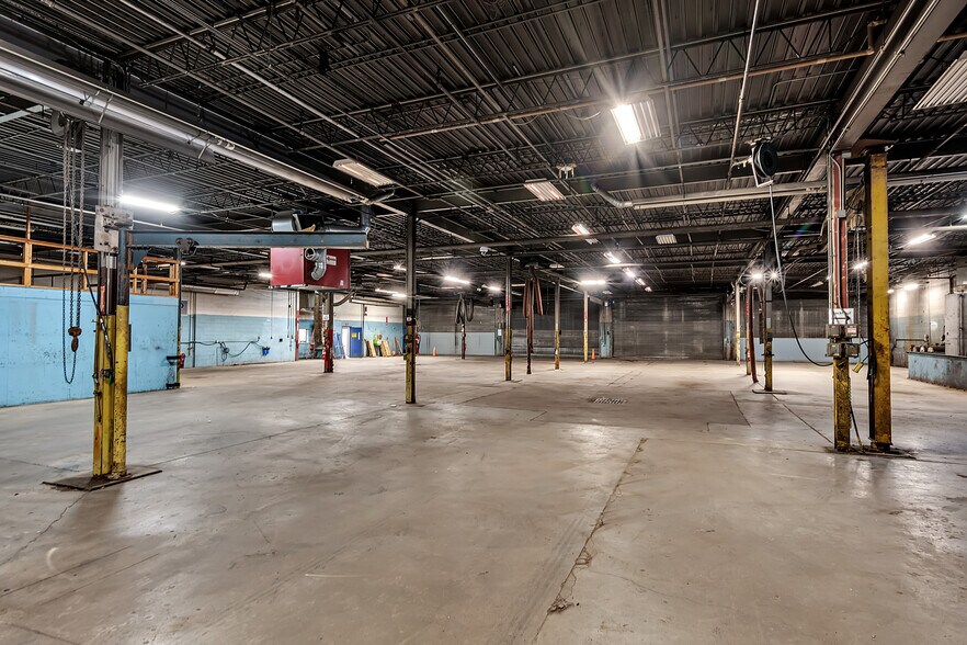 More Photos Of 271 Dingens St, Buffalo Warehouse For Lease