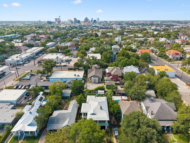 More Photos Of 117 W Mistletoe Ave, San Antonio Office For Sale