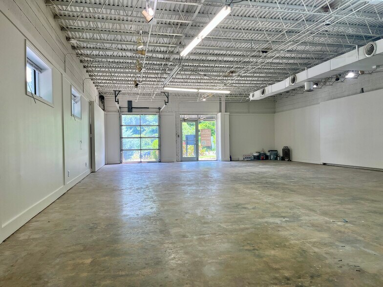 More Photos Of 711 Trabert Ave NW, Atlanta Showroom For Lease