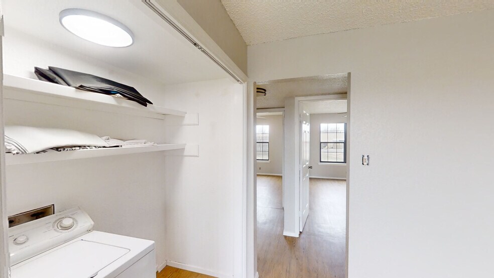More Photos Of 402 SE 6th St, Andrews Apartments For Sale