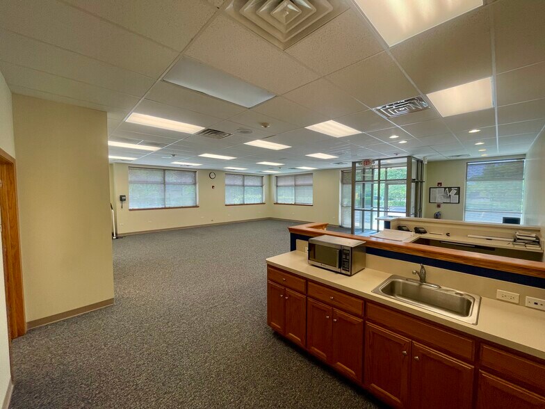 More Photos Of 2418 W Indian Trl, Aurora Office For Sale