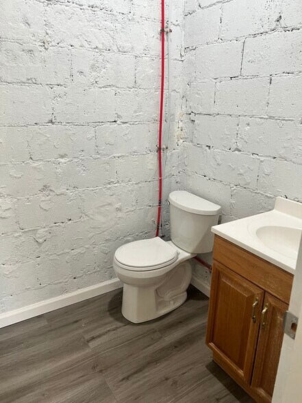 More Photos Of 3027 Brighton Rd, Pittsburgh Auto Repair For Lease