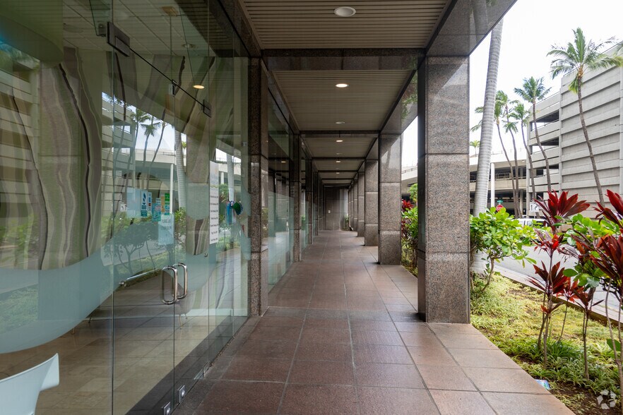 More Photos Of 1601 Kapiolani Blvd, Honolulu Office For Lease