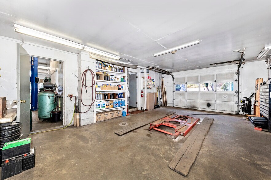 More Photos Of 7415 Springfield Ave, Sykesville Service Station For Sale