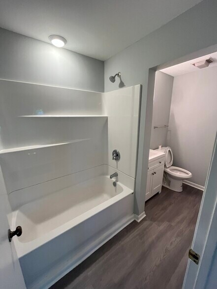 More Photos Of 126 W Maple Ave, Mundelein Apartments For Sale