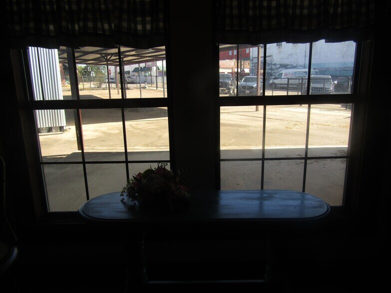 More Photos Of 9 NW Martin Luther King Ave, Idabel General Retail For Sale