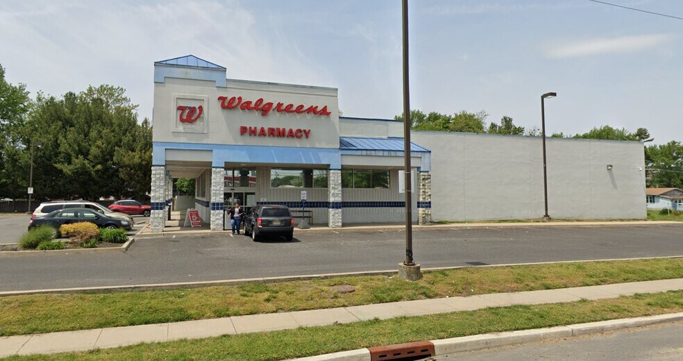 More Photos Of 2 N Virginia Ave, Penns Grove Drugstore For Sale