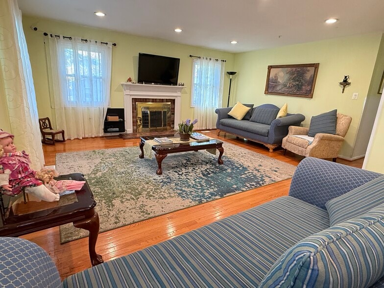 More Photos Of 4 Broomall Ct, Silver Spring Congregate Senior Housing For Sale