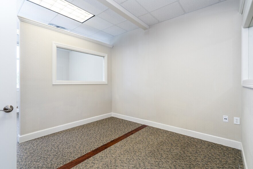 More Photos Of 20008 Champion Forest Dr, Spring Office For Sale