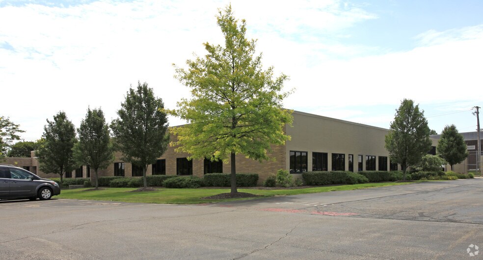 More Photos Of 6262 Cochran Rd, Solon Flex For Sale