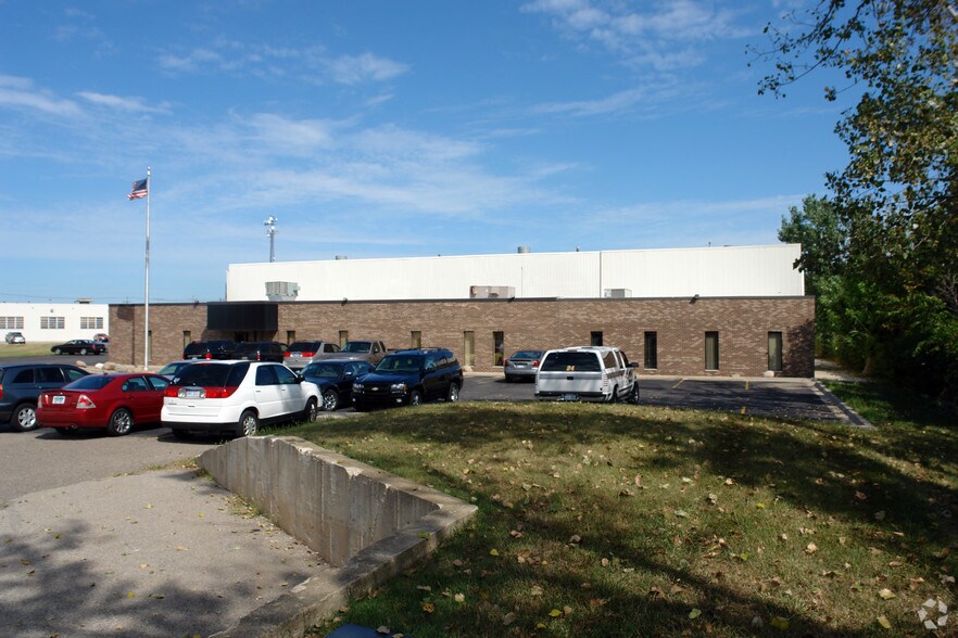 More Photos Of 26692 Groesbeck Hwy, Warren Warehouse For Lease
