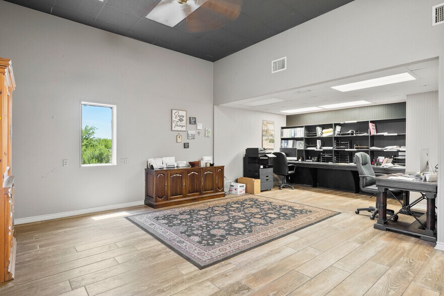 More Photos Of 8808 County Road 1458, Taft Flex For Sale