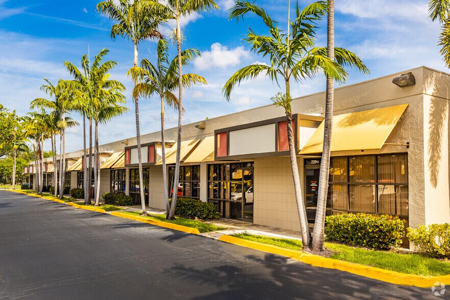 More Photos Of 4101 Ravenswood Rd, Dania Beach Office For Lease
