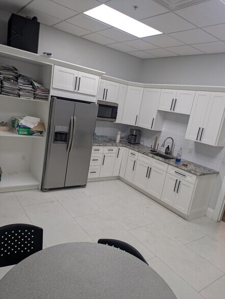 More Photos Of 6540 Corporate Park Cir, Fort Myers Light Distribution For Sale