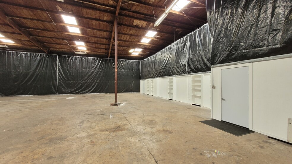 More Photos Of 8245 North Fwy, Houston Unknown For Lease
