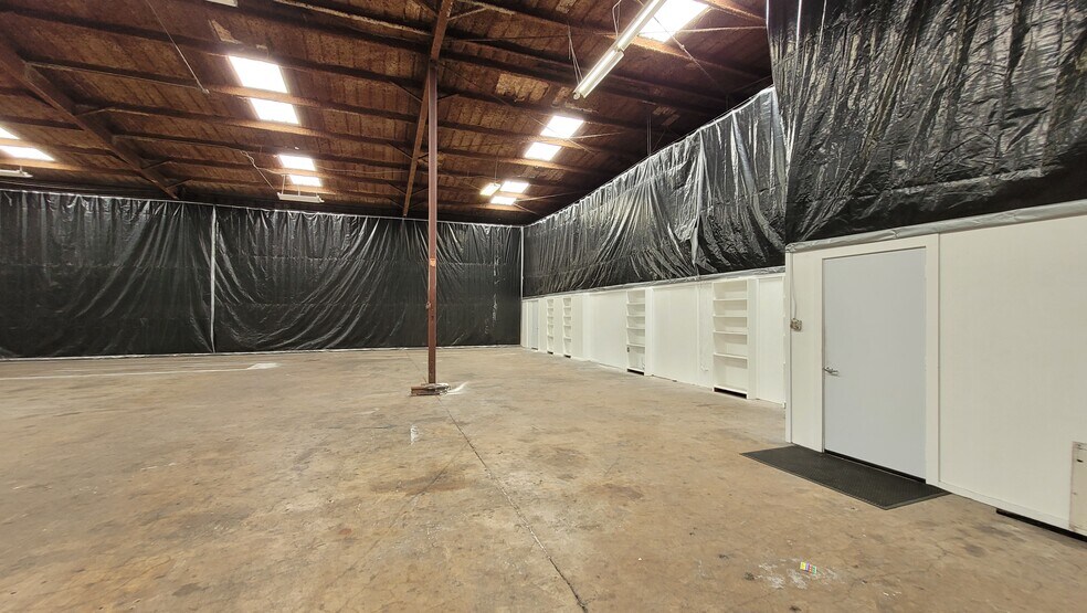 More Photos Of 8245 North Fwy, Houston Unknown For Lease