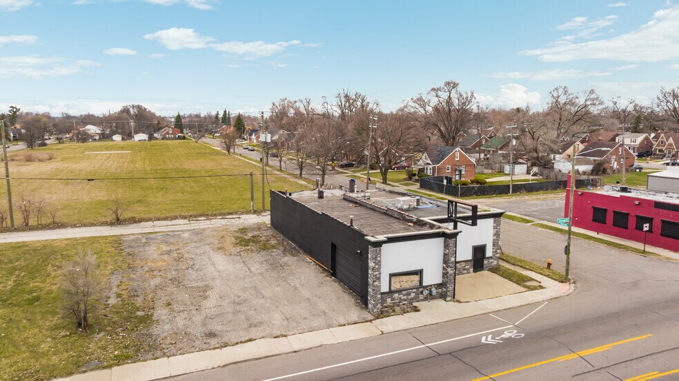More Photos Of 14700 W Chicago St, Detroit Freestanding For Sale