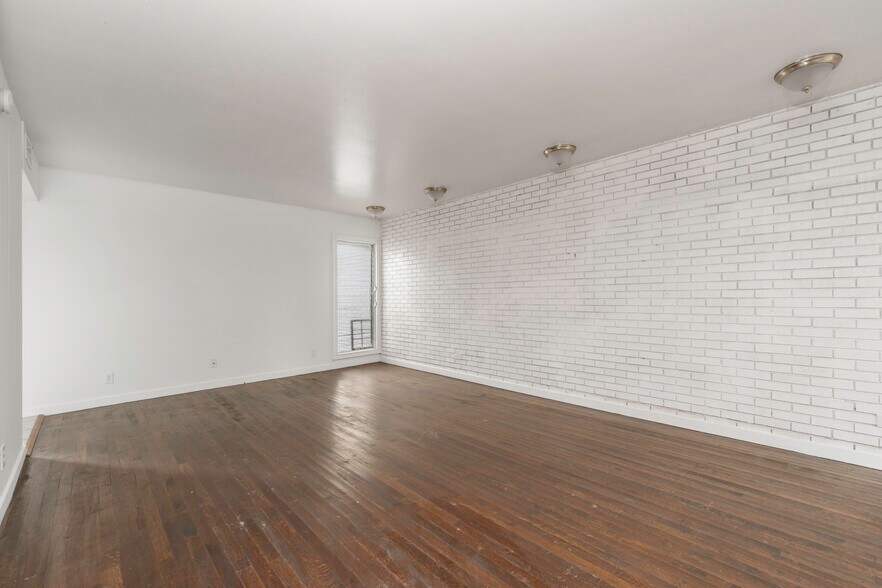 More Photos Of 3701-3743 Wesley Dr, Montgomery Apartments For Sale