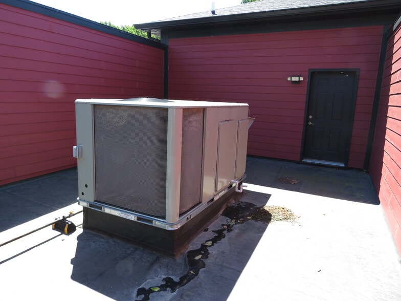 More Photos Of 403 S Main St, Wilmington Freestanding For Sale