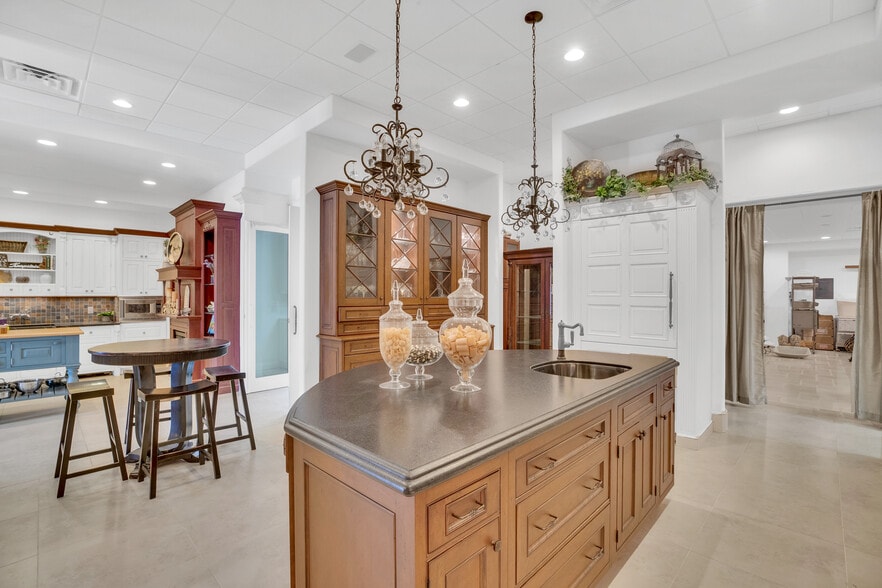 More Photos Of 2216 US 1, Vero Beach General Retail For Sale