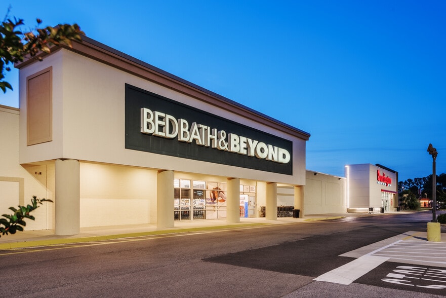 More Photos Of 7400 Abercorn St, Savannah Unknown For Lease