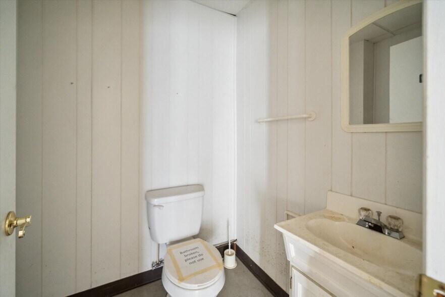 More Photos Of 16811 Stephens, Eastpointe Industrial For Sale