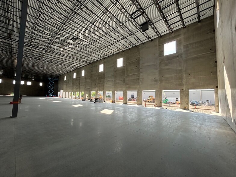 More Photos Of 200 Murray Hill Pky, East Rutherford Distribution For Lease