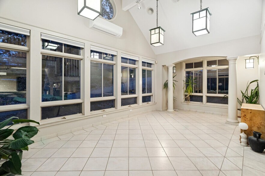 More Photos Of 299 Mountain Rd, Stowe Office Residential For Sale