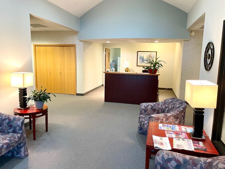 More Photos Of 4200 Cr-42 W, Savage Office For Sale